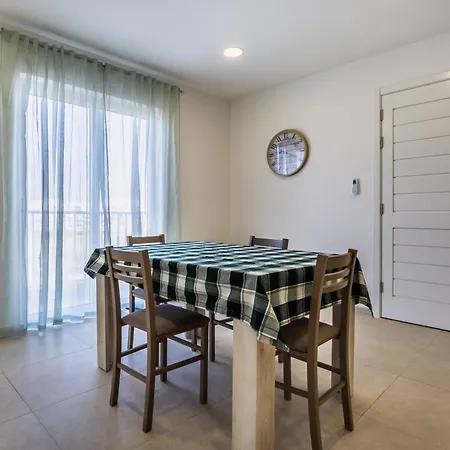 New Two Bedroom Fl 8 Lejlighed