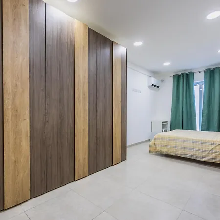 New Two Bedroom Fl 8 公寓 *