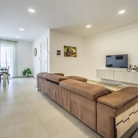 New Two Bedroom Fl 8 * Marsaskala