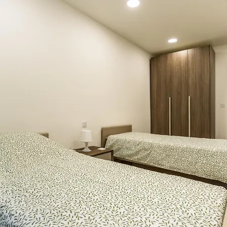 Apartamento New Two Bedroom Fl 8